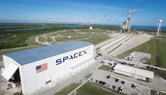 SpaceX показала снимок планируемой к запуску сверхтяжелой ракеты