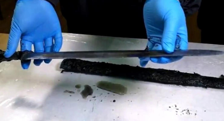 Археологи нашли в Китае меч возрастом более двух тысяч лет