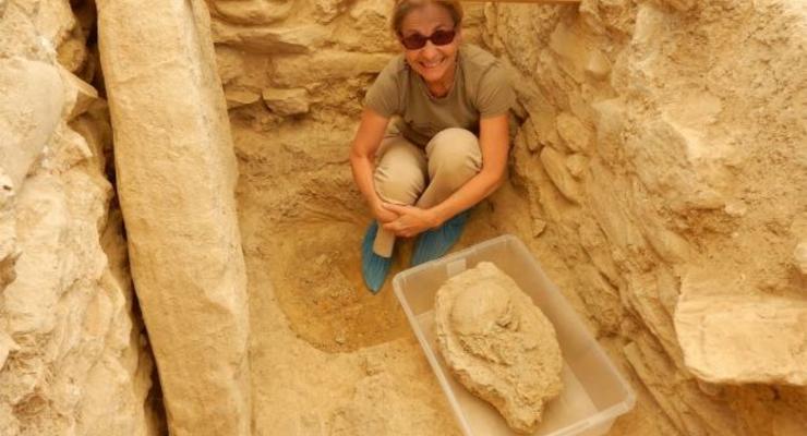 В Греции найдена древняя могила "воина-грифона"