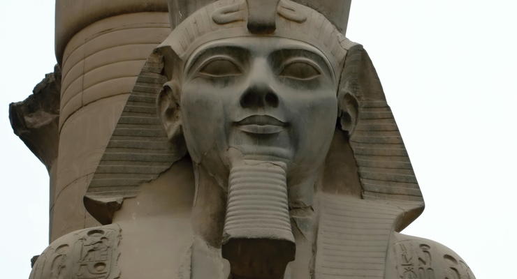 Археологи нашли восьмиметровую статую Рамзеса Второго в Каире