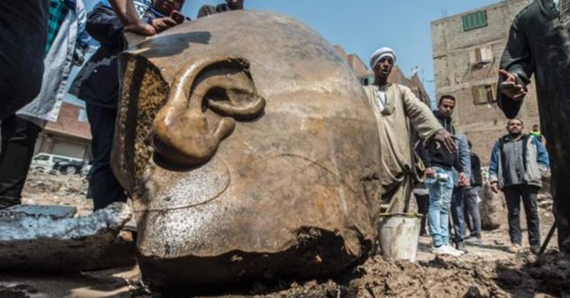 Археологи нашли восьмиметровую статую Рамзеса Второго в Каире / Sky News