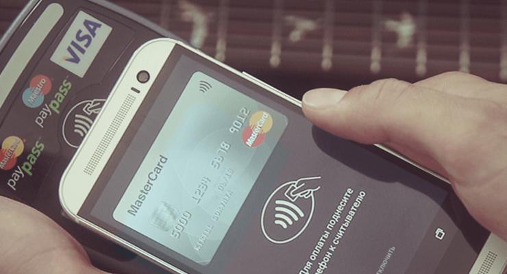 ПриватБанк позволил своим клиентам использовать NFC-кошельки смартфонов вместо карты