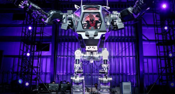 В Сети появилось видео с огромным человекоподобным роботом от Amazon