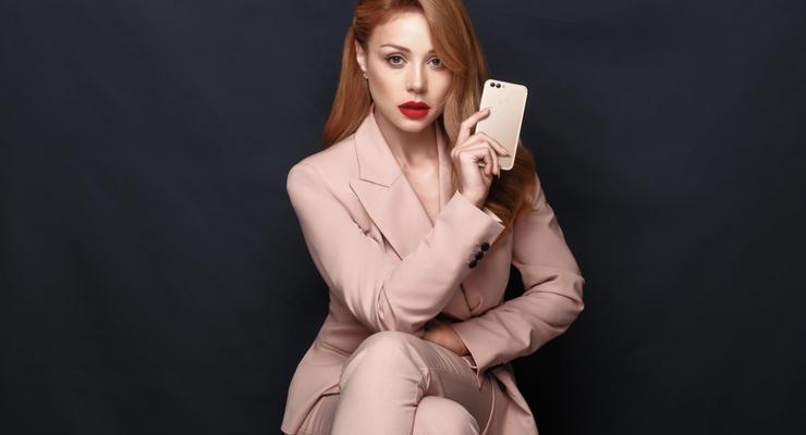 Тина Кароль стала лицом бренда Huawei в Украине