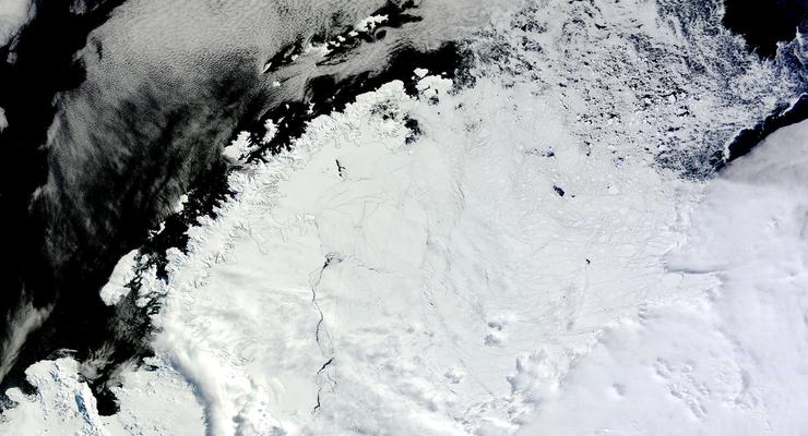 В Антарктиде нашли гигантскую дыру