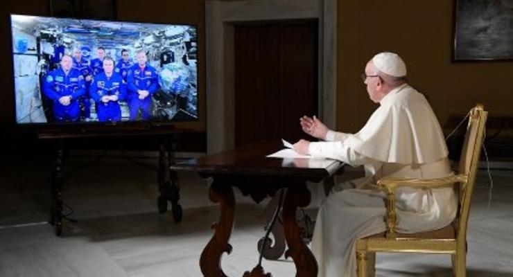 Папа римский позвонил на МКС