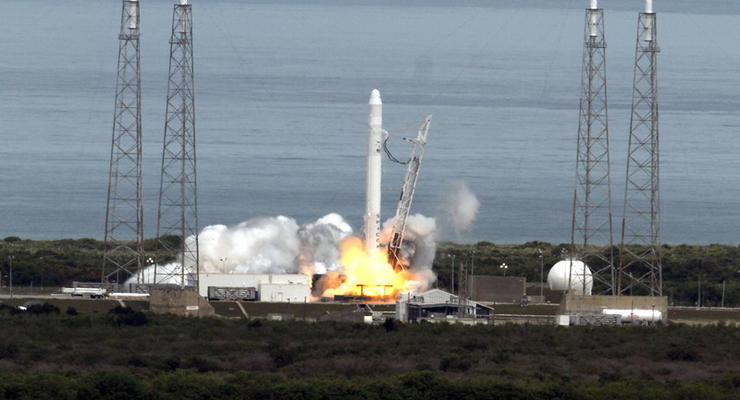 Ракетный двигатель SpaceX взорвался во время испытаний