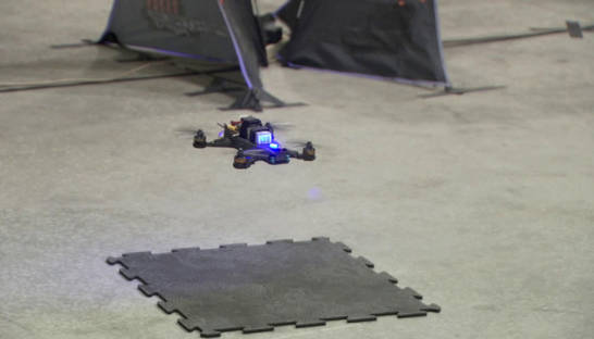 Беспилотник NASA сразился с управляемым дроном