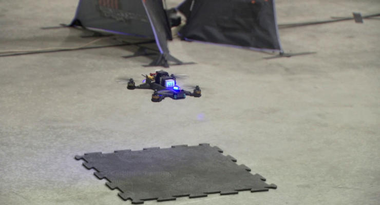 Беспилотник NASA сразился с управляемым дроном