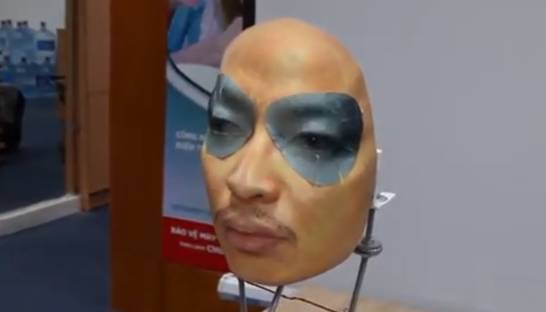 Защиту iPhone X снова взломали при помощи маски