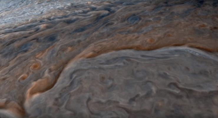 Астрономы разглядели большое красное пятно на Юпитере