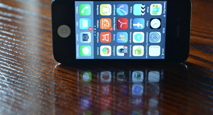Владельцы iPhone подали в суд на Apple за замедление телефонов