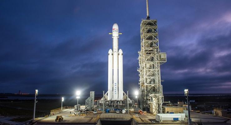 SpaceX готовит запуск Falcon Heavy в феврале