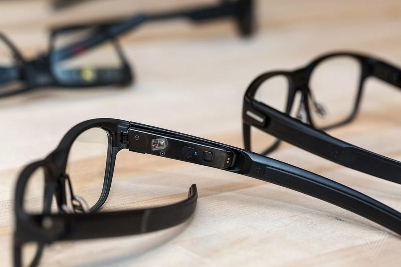 Intel показал умные очки с лазером / theverge.com
