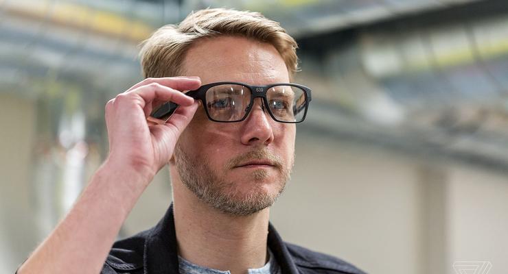 Intel показал умные очки с лазером
