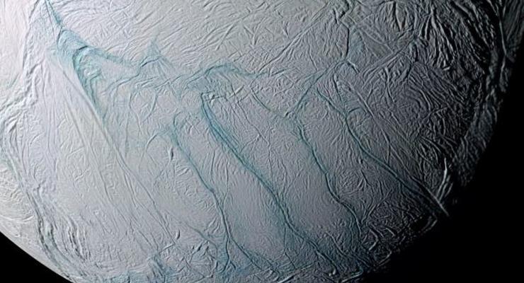 Ученые: На спутнике Сатурна могут выжить земные бактерии