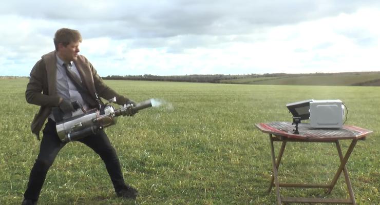 Британский изобретатель создал пушку для стрельбы картошкой