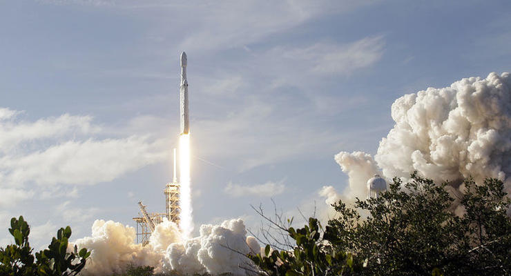 Ракета Falcon 9 доставит на МКС приборы для изучения бурь на Земле