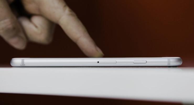 Apple создает iPhone с вогнутым экраном