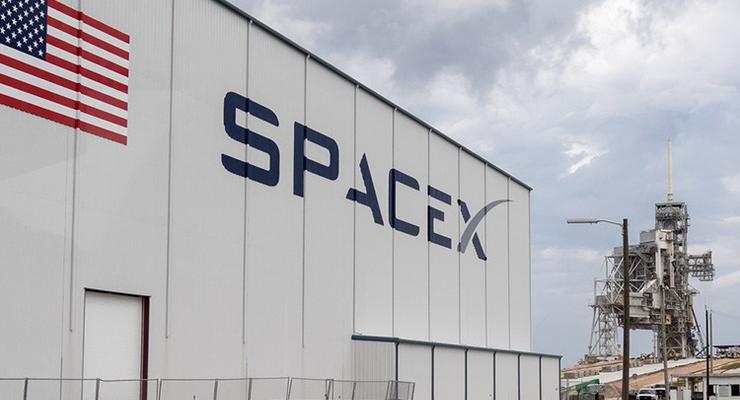 SpaceX тестирует спуск ступени ракеты на воздушном шаре