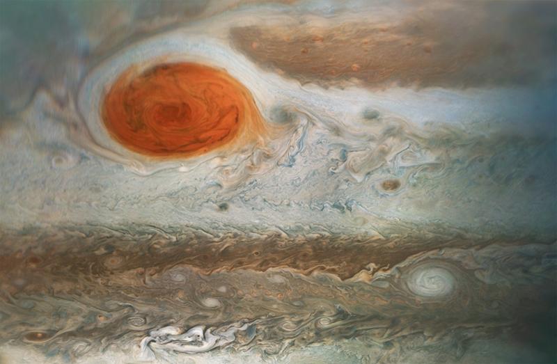 NASA показало большое красное пятно на Юпитере