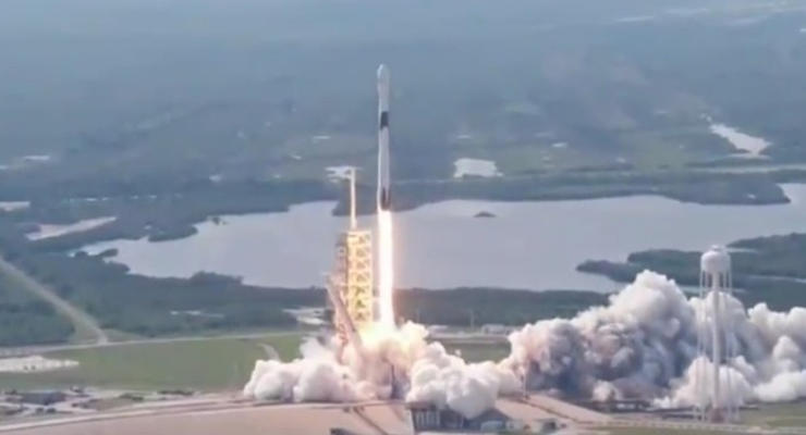 SpaceX запустила новый вариант многоразовой ракеты Falcon 9
