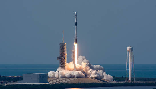 SpaceX запустила ракету с многоразовой ступенью