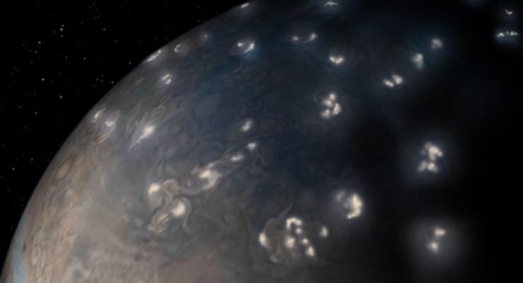 Молнии на Юпитере оказались похожи на земные