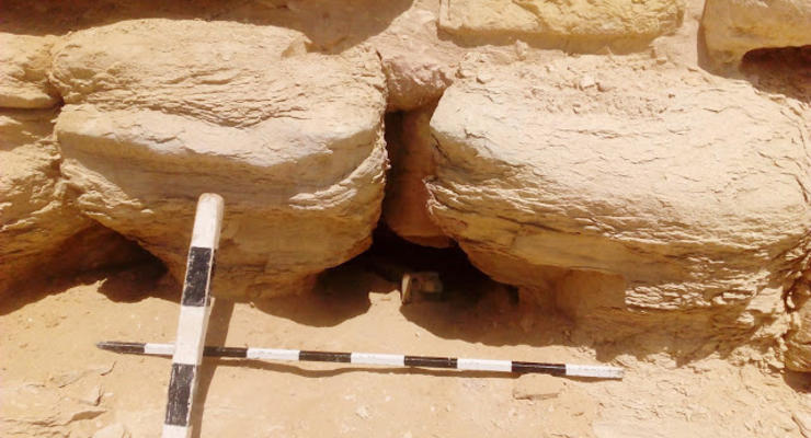 В мусоре первой египетской пирамиды нашли ценную статуэтку