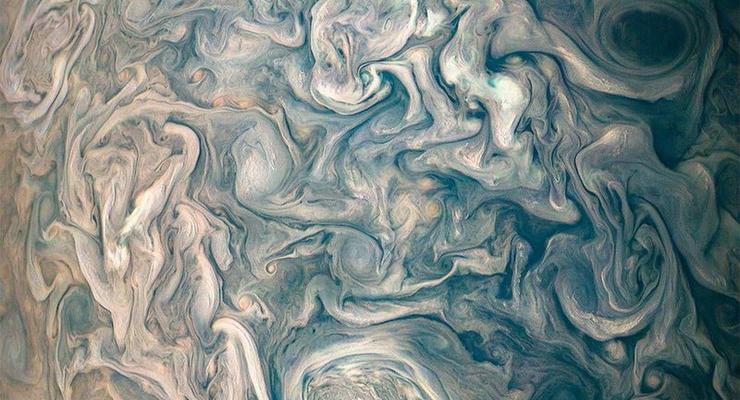 Облака Юпитера показали во всей красе