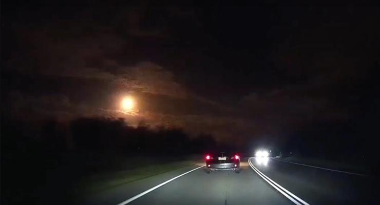 Падающий в Австралии метеорит удалось заснять на камеры