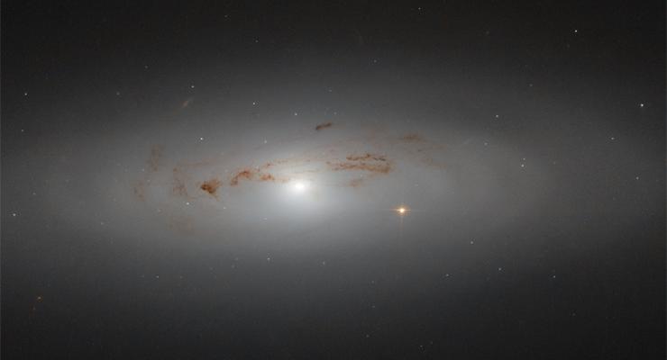 Телескоп NASA заснял линзовидную галактику в Большой Медведице
