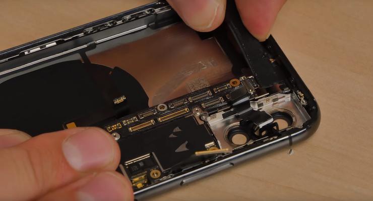Больше клея, меньше батарея: Новый iPhone XS разобрали