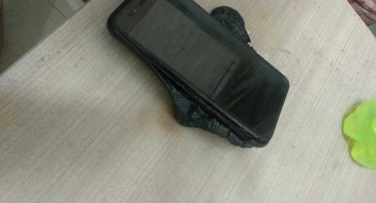 Смартфон Xiaomi взорвался во время зарядки