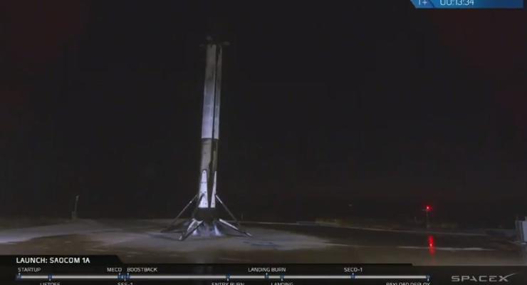 SpaceX впервые успешно вернула ступень на космодром
