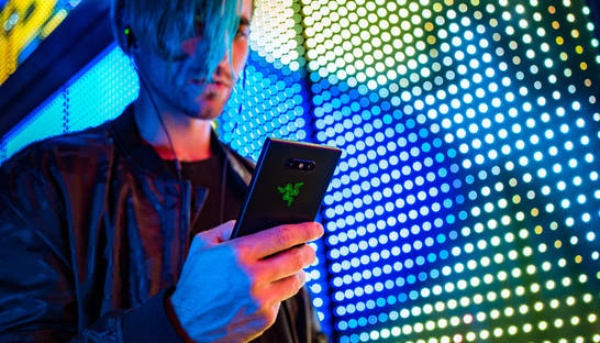 Второй пошел: Представлен новый игровой смартфон Razer Phone 2