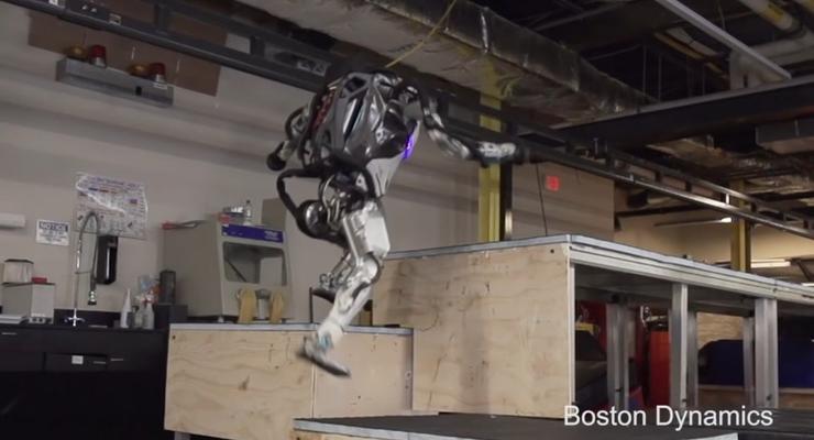 Робо-паркур: Человекоподобный робот научился прыгать