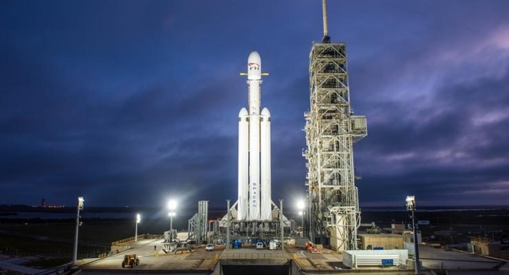 Определена дата запуска сверхтяжелой ракеты Falcon Heavy