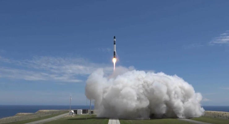 Частная компания Rocket Lab запустила свою первую коммерческую ракету