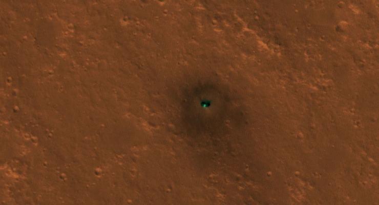 Зонд InSight засняли с орбиты Марса