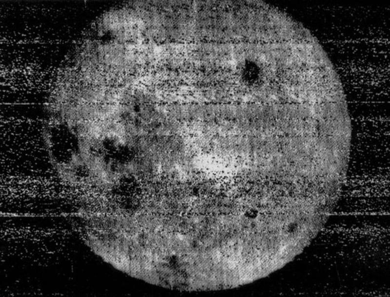 Первый снимок Луны / wikipedia.org