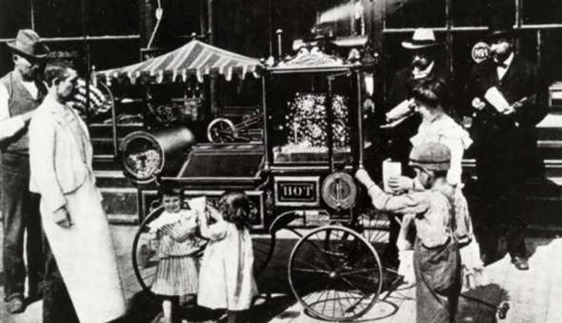 Один из первых автоматов по производству попкорна / WikiImages