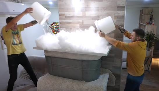 Кипяток против сухого льда: Эксперименты