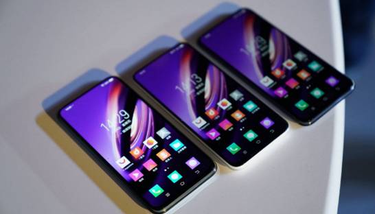 Vivo показала первый смартфон без кнопок и разъемов