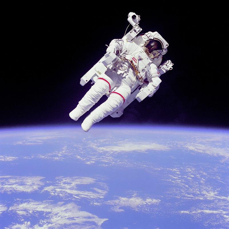 Свободный полет в космосе / NASA