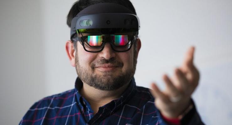 Microsoft показала второе поколение шлема дополненной реальности