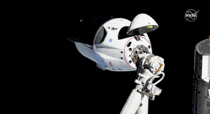 Новый корабль Илона Маска успешно пристыковался к МКС