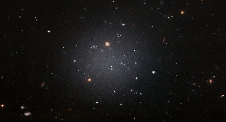 Найдена еще одна галактика без темной материи