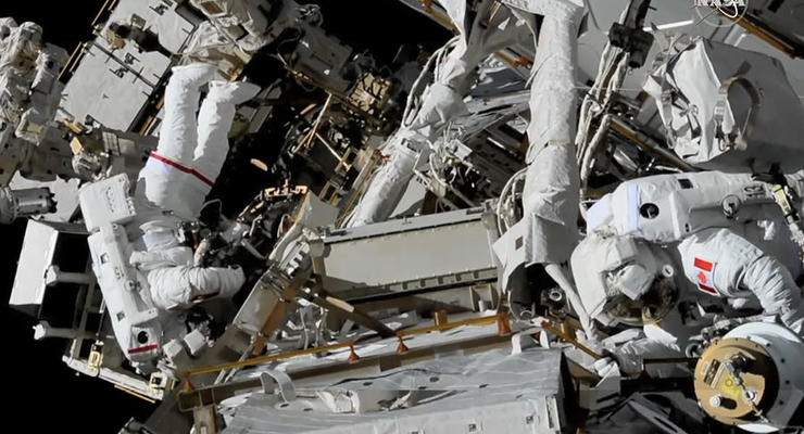 Астронавты отремонтировали интернет на МКС при помощи монтировки