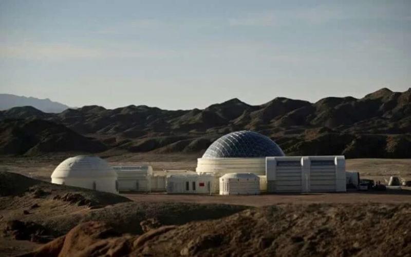В китайской пустыне построили марсианскую базу для детей / hi-news.ru